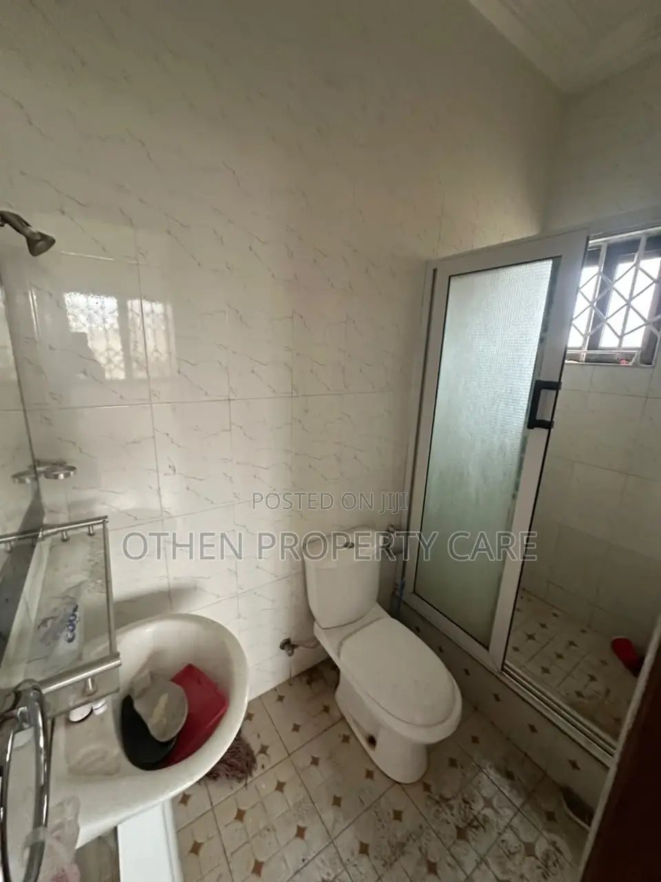 3bdrm Apartment in Othen Estate Consult, Adenta for rent