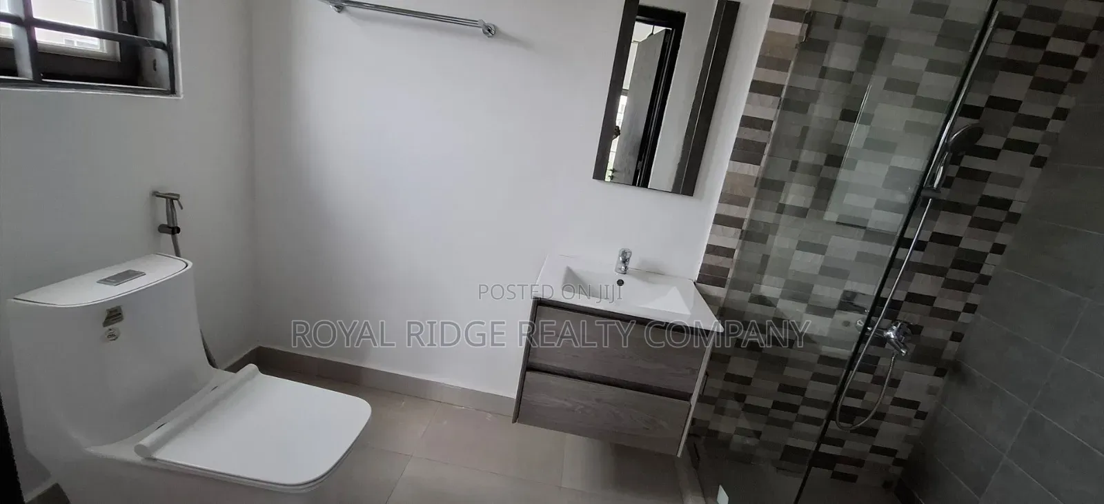 Furnished 5bdrm House in Burma Hills Close To, Accra Metropolitan