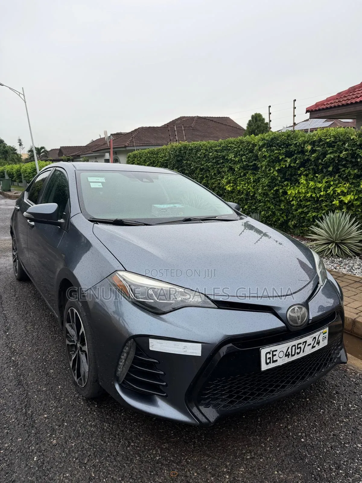 Toyota Corolla SE (1.8L 4cyl 2A) 2018 Gray
