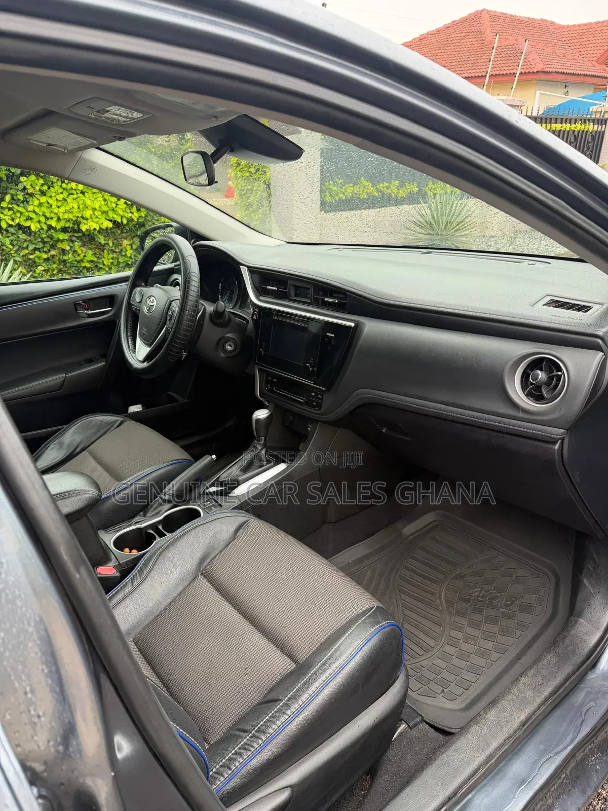Toyota Corolla SE (1.8L 4cyl 2A) 2018 Gray