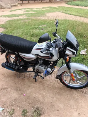 Bajaj Boxer 125 2026 White