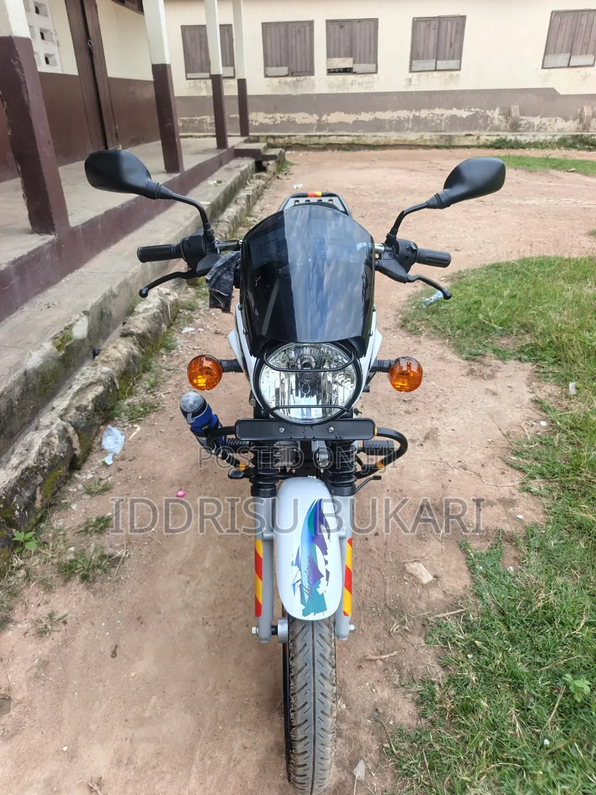 Bajaj Boxer 125 2026 White
