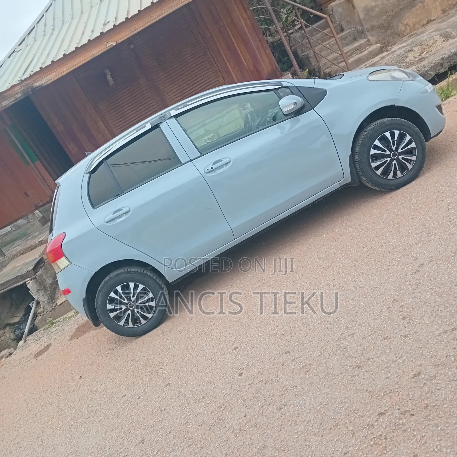 Toyota Vitz 2012