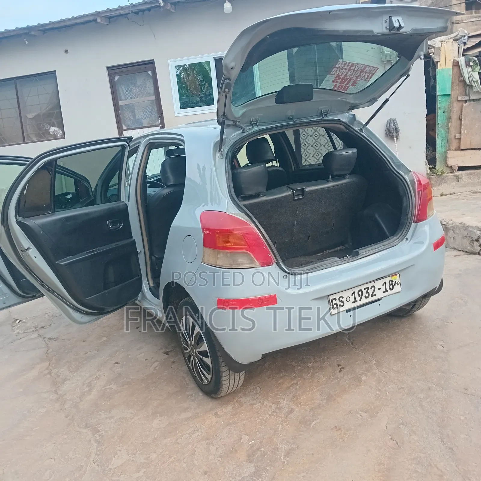 Toyota Vitz 2012