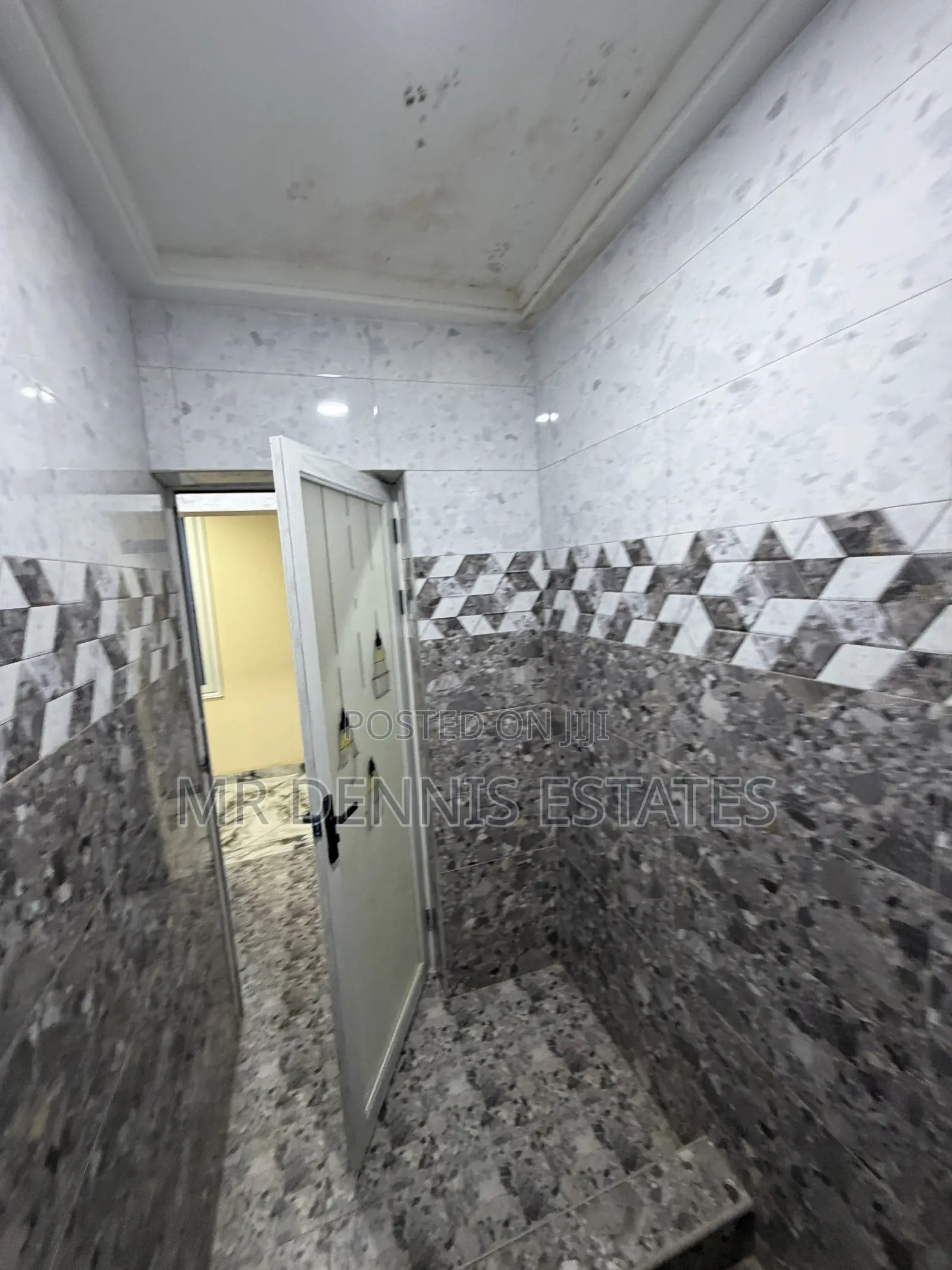 3bdrm Apartment in Westhills Mall for rent