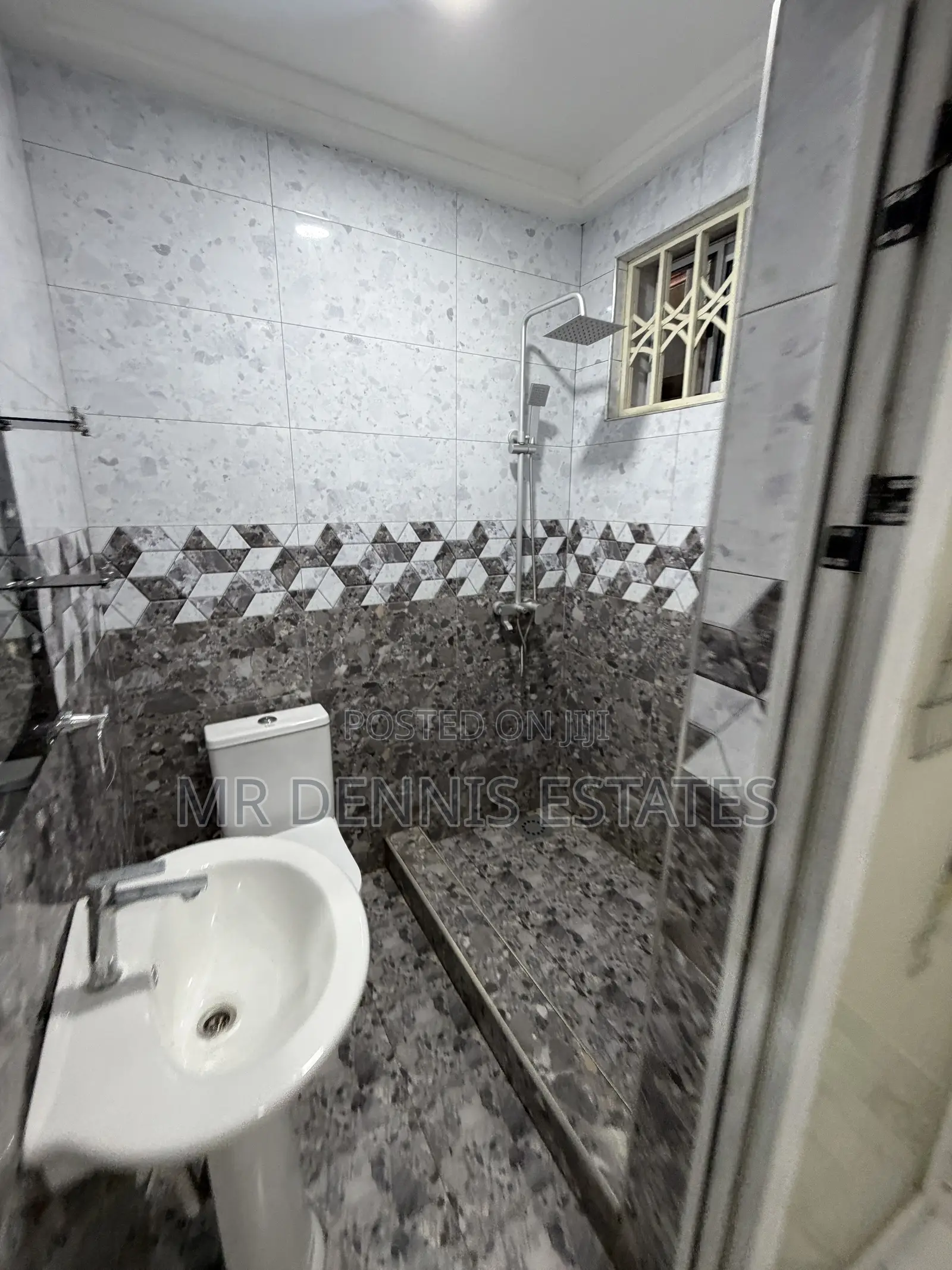 3bdrm Apartment in Westhills Mall for rent