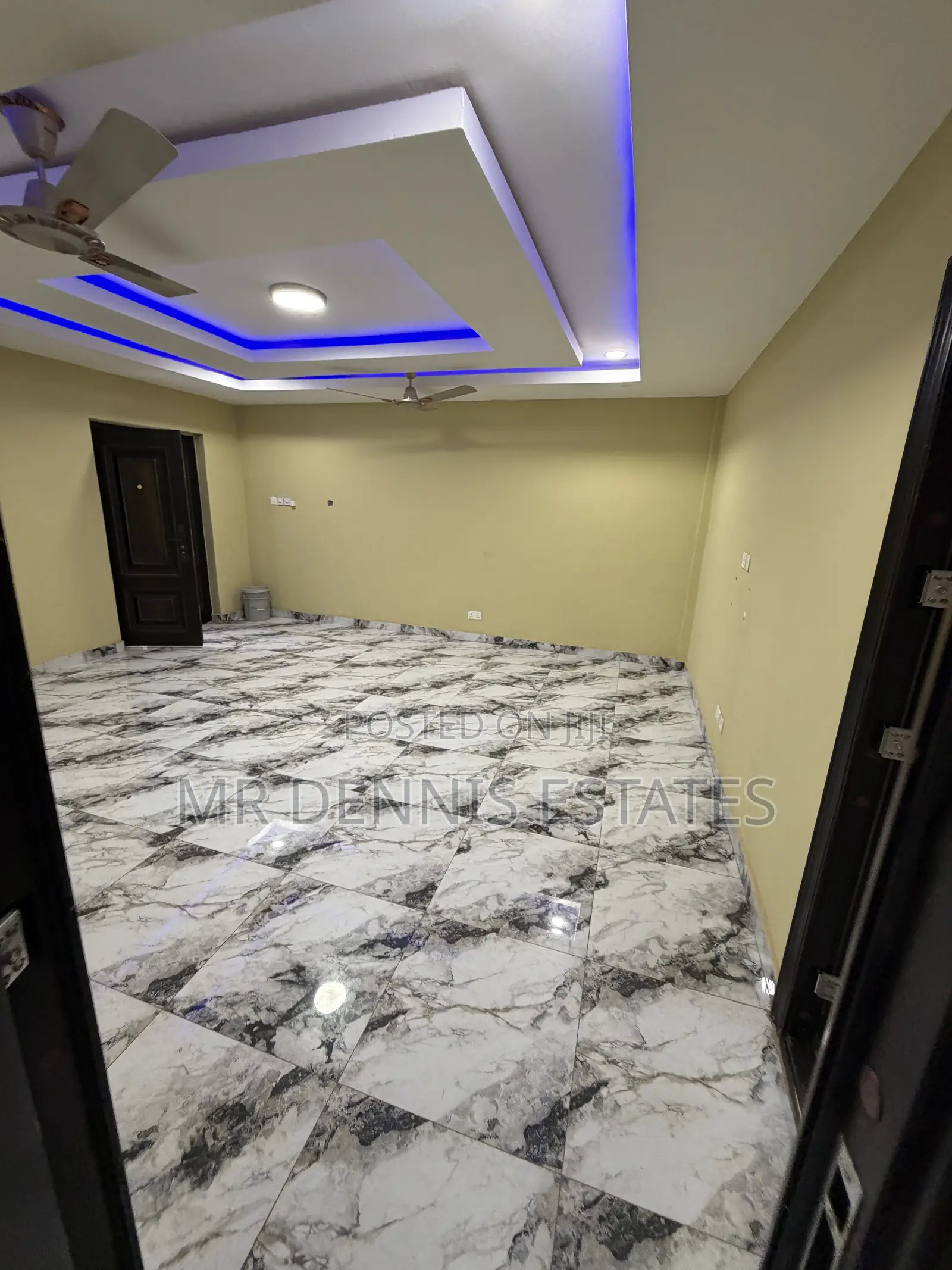 3bdrm Apartment in Westhills Mall for rent