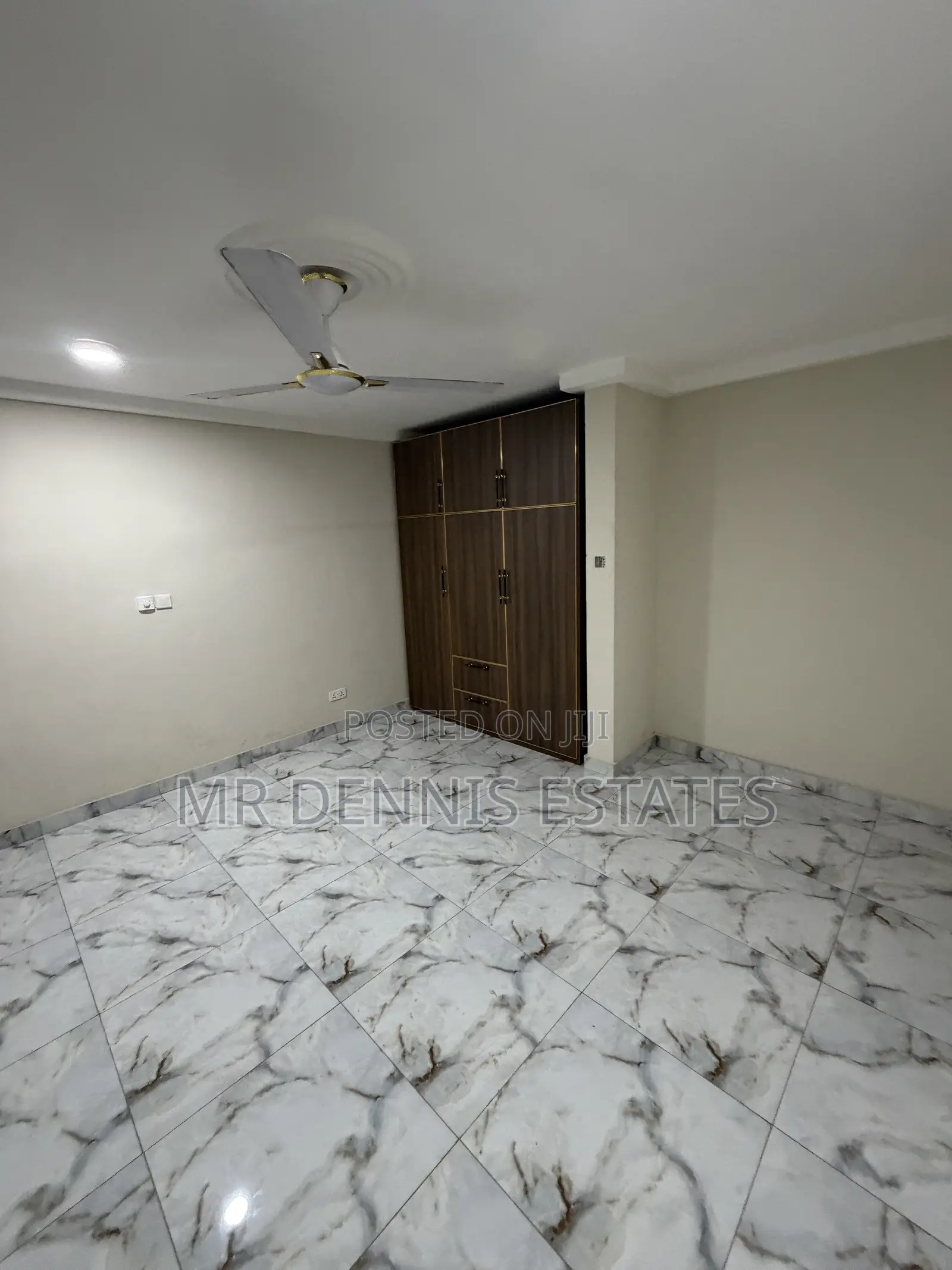 3bdrm Apartment in Westhills Mall for rent