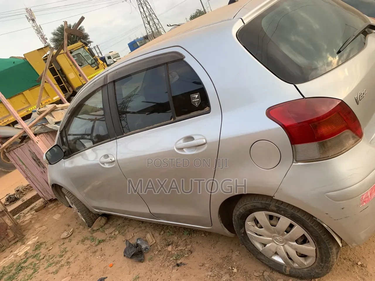 Toyota Vitz 2010 Silver