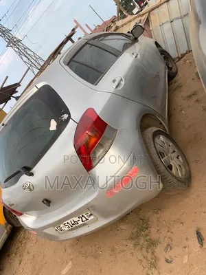Toyota Vitz 2010 Silver
