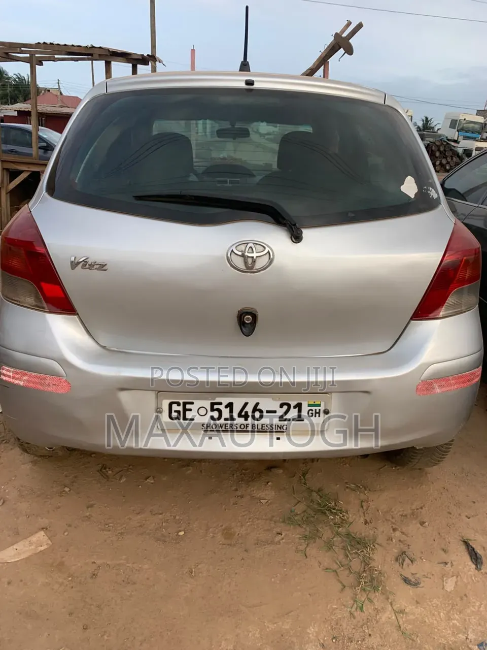 Toyota Vitz 2010 Silver