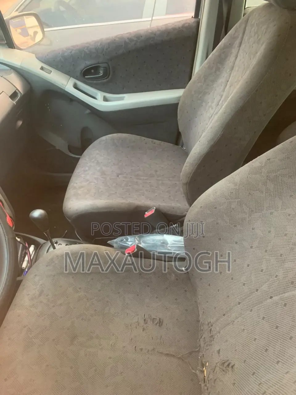 Toyota Vitz 2010 Silver