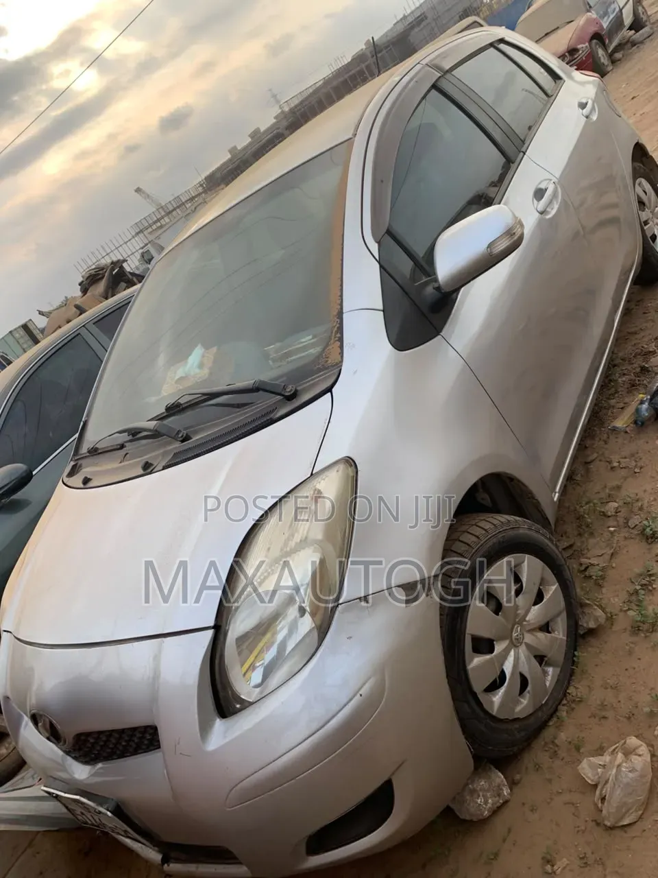 Toyota Vitz 2010 Silver
