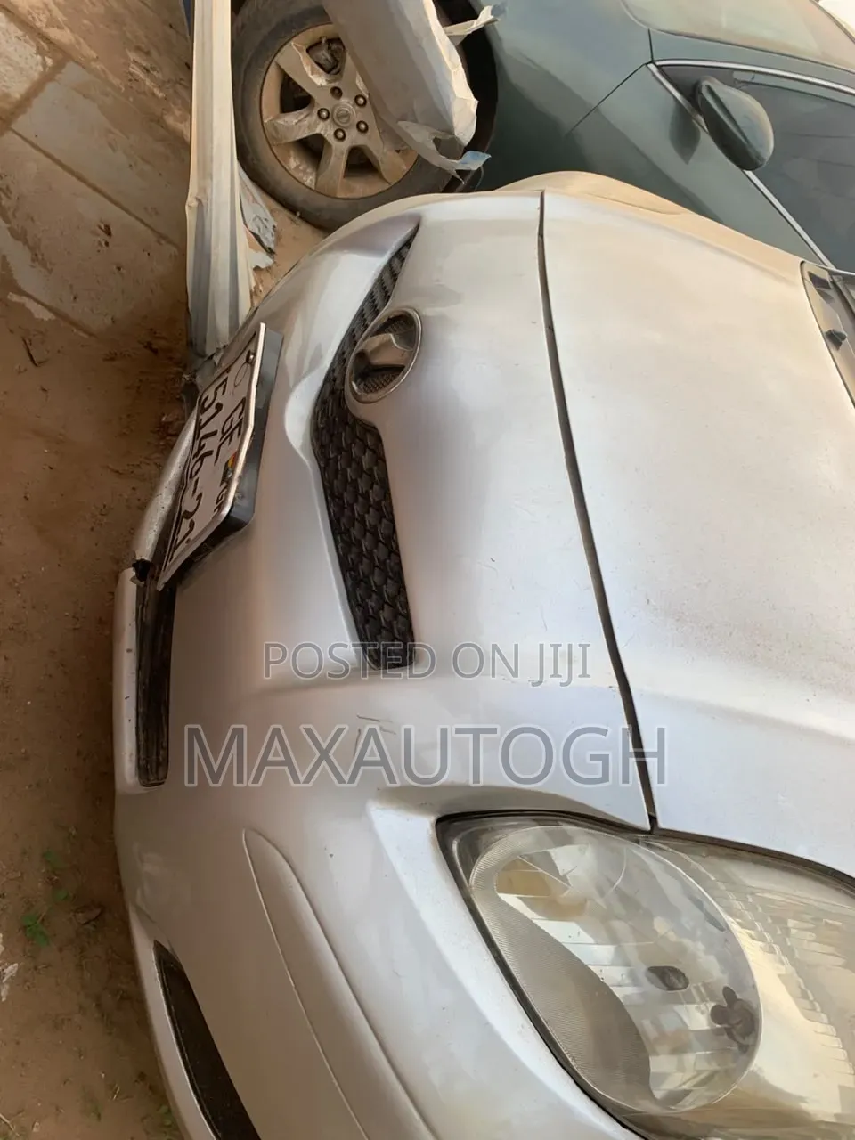 Toyota Vitz 2010 Silver