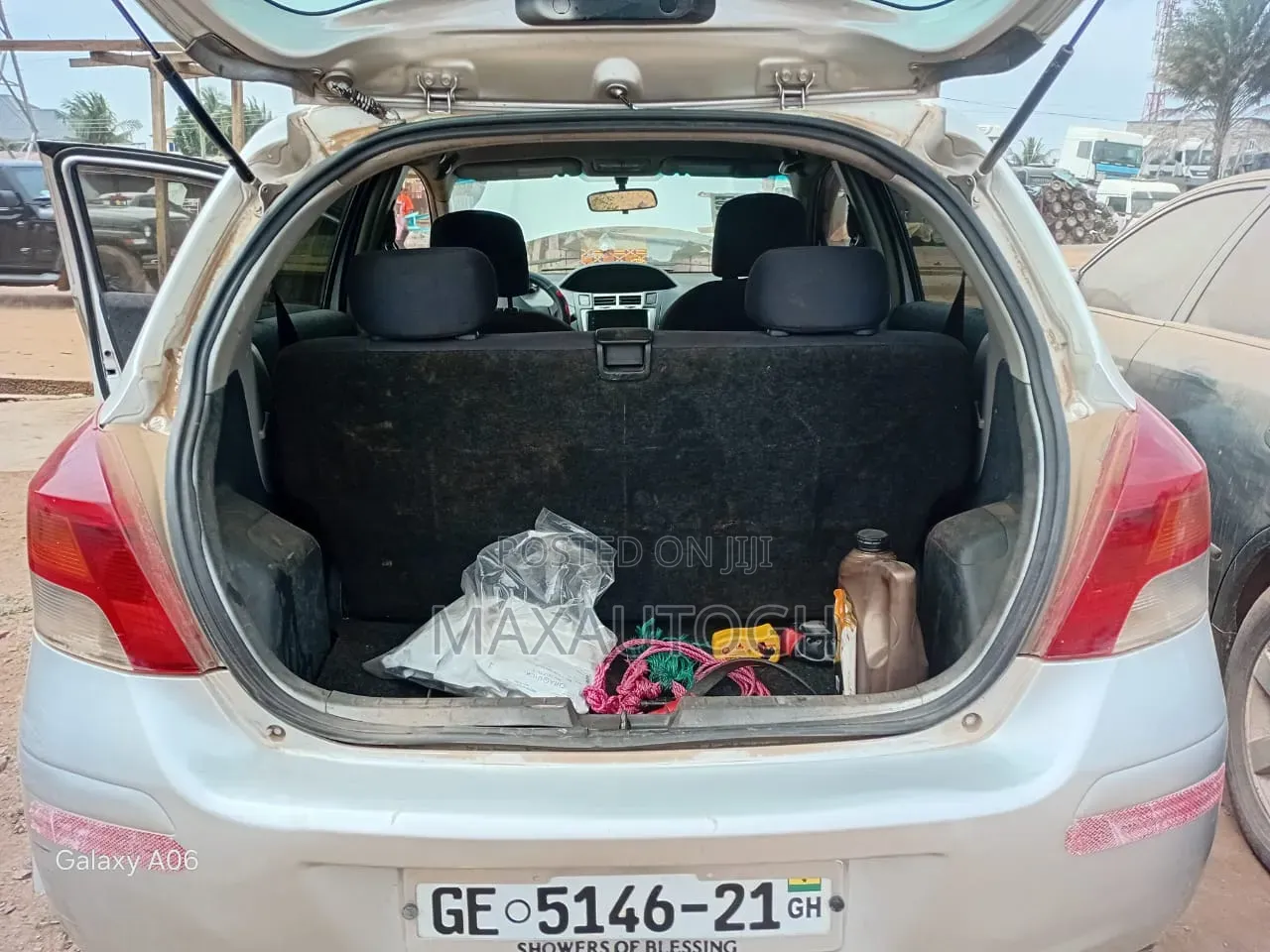 Toyota Vitz 2010 Silver