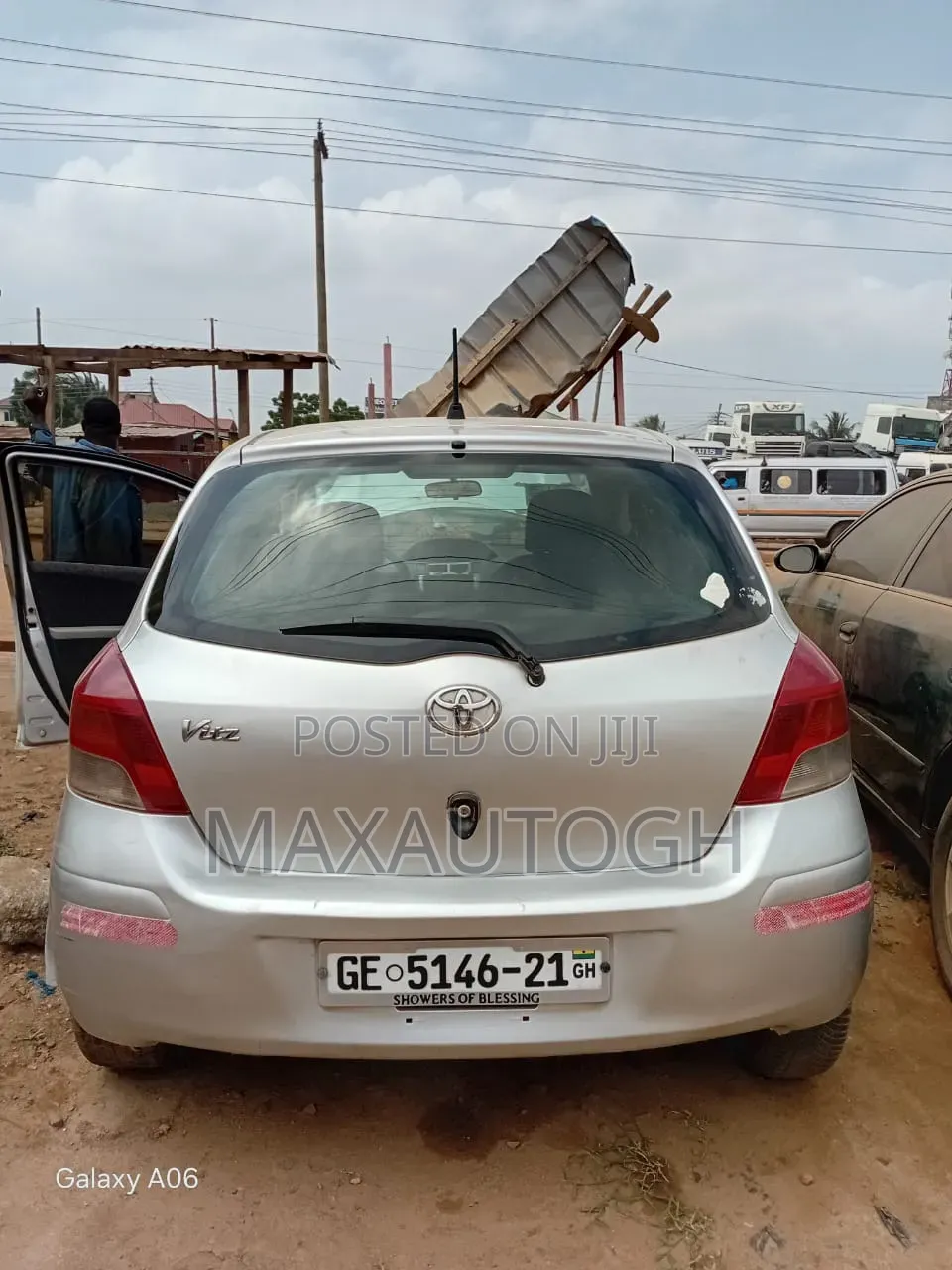 Toyota Vitz 2010 Silver
