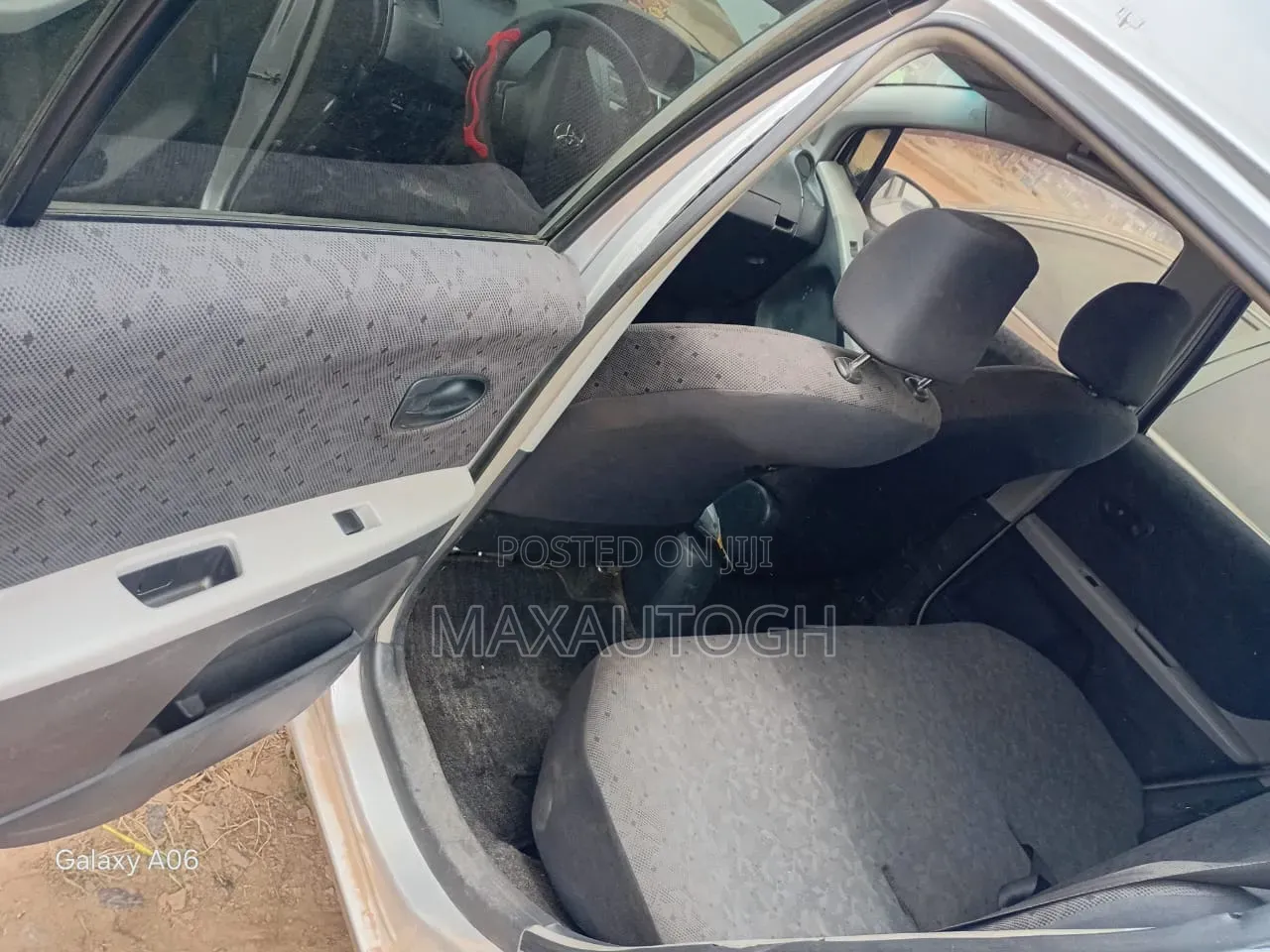 Toyota Vitz 2010 Silver