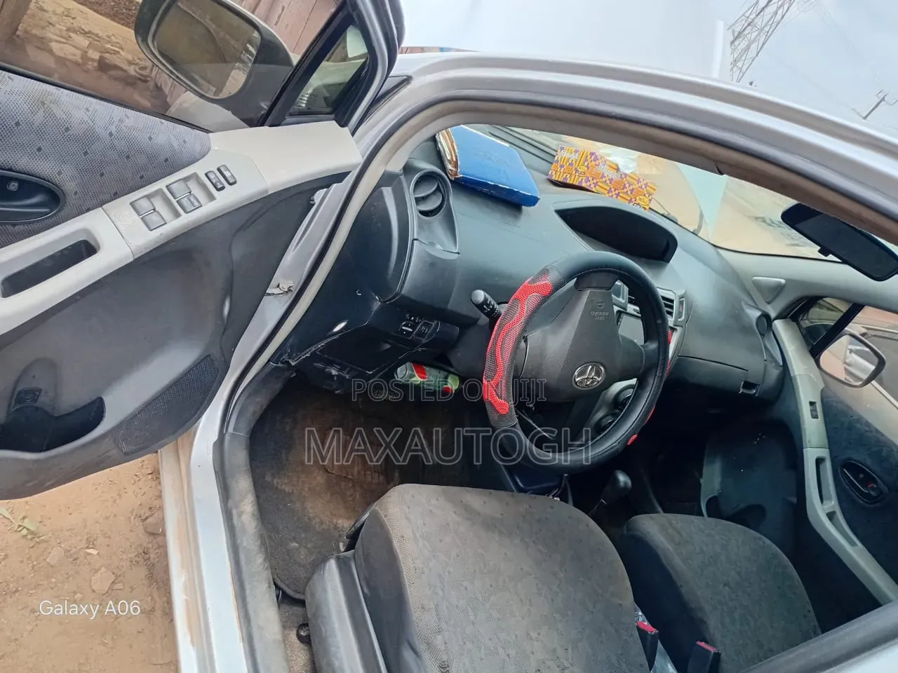 Toyota Vitz 2010 Silver