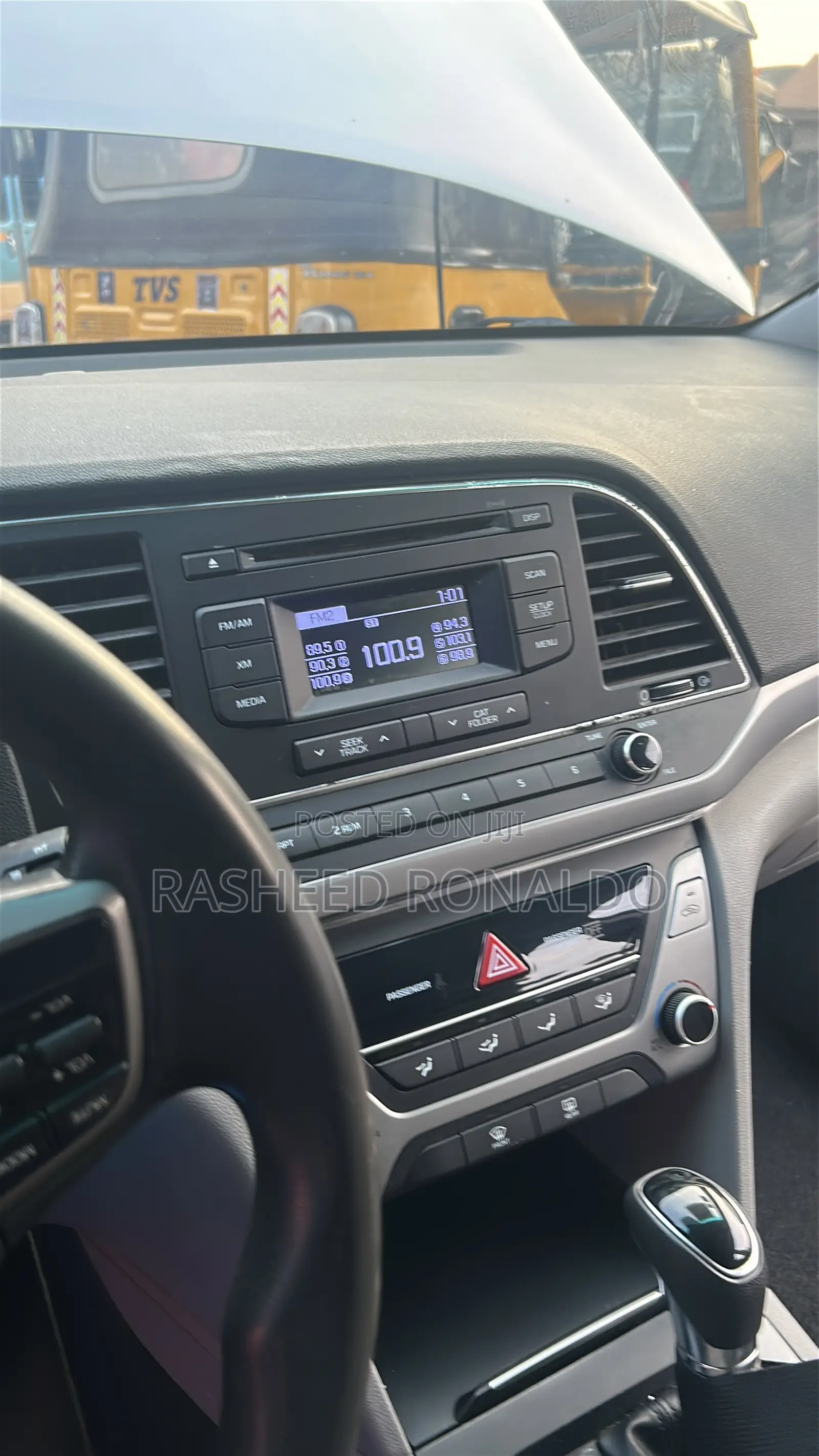 Hyundai Elantra Limited Sedan FWD (2.0L 4cyl 6A) 2017