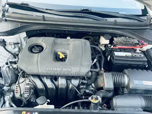 Hyundai Elantra Limited Sedan FWD (2.0L 4cyl 6A) 2017