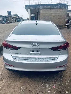 Hyundai Elantra Limited Sedan FWD (2.0L 4cyl 6A) 2017