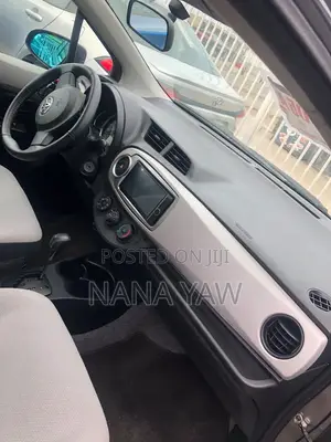 Toyota Vitz 1.3 AWD 5dr 2013 Gray