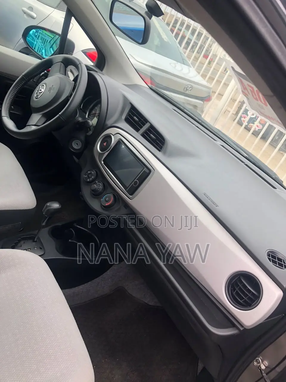 Toyota Vitz 1.3 AWD 5dr 2013 Gray