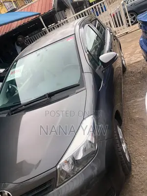 Toyota Vitz 1.3 AWD 5dr 2013 Gray