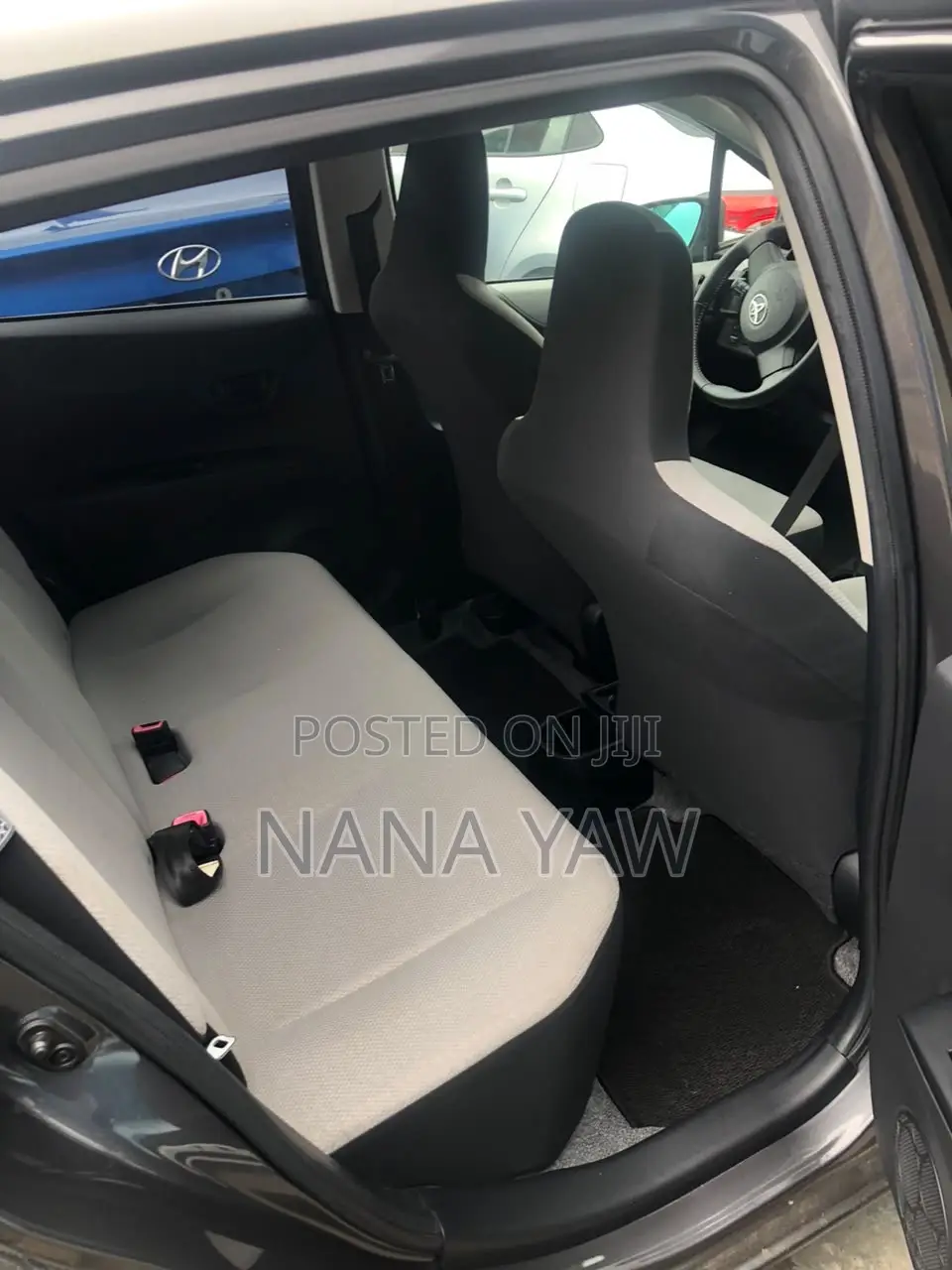 Toyota Vitz 1.3 AWD 5dr 2013 Gray