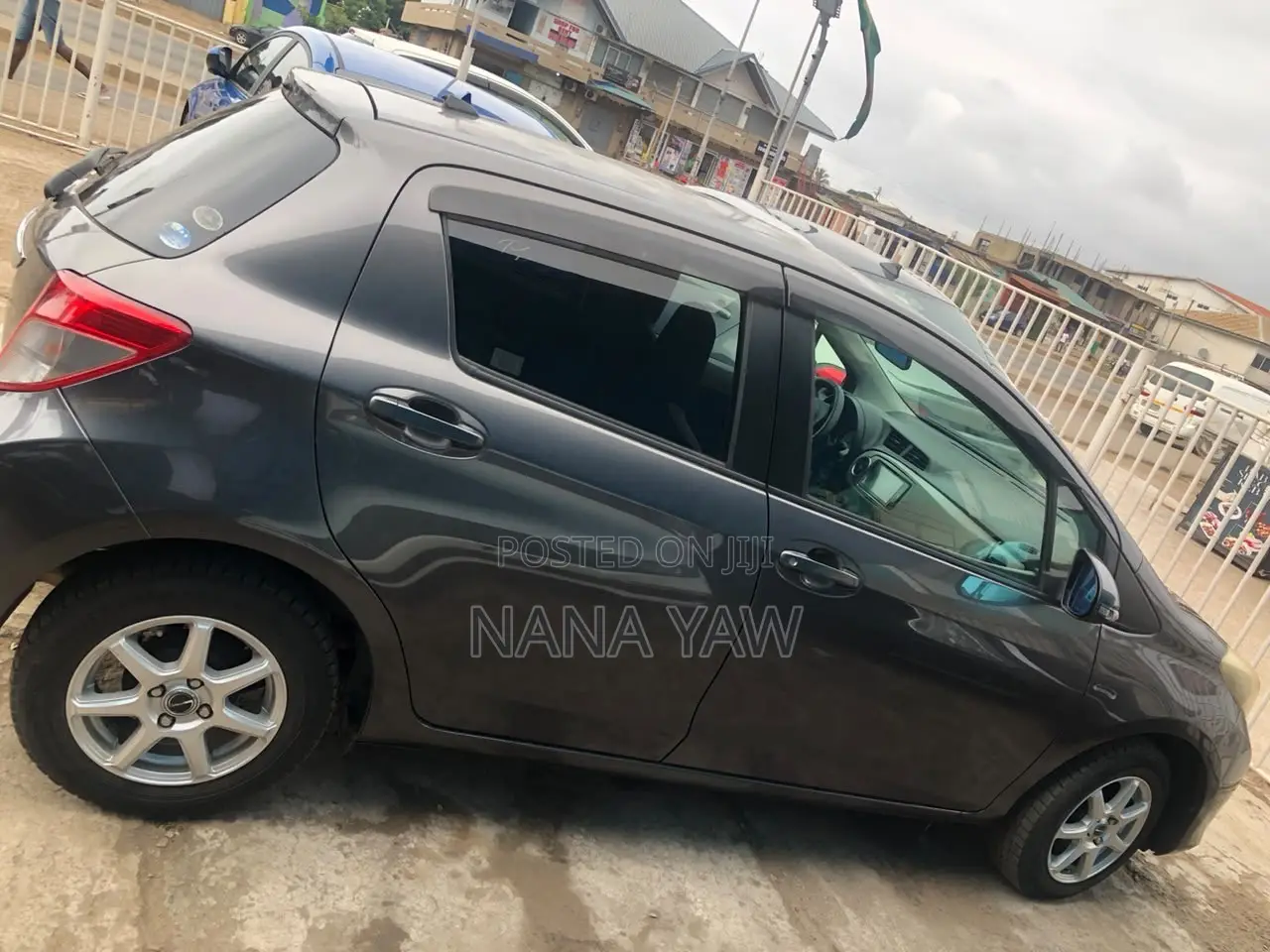 Toyota Vitz 1.3 AWD 5dr 2013 Gray