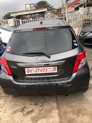 Toyota Vitz 1.3 AWD 5dr 2013 Gray