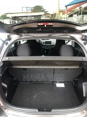 Toyota Vitz 1.3 AWD 5dr 2013 Gray