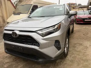 Toyota RAV4 XLE AWD 2023 Silver