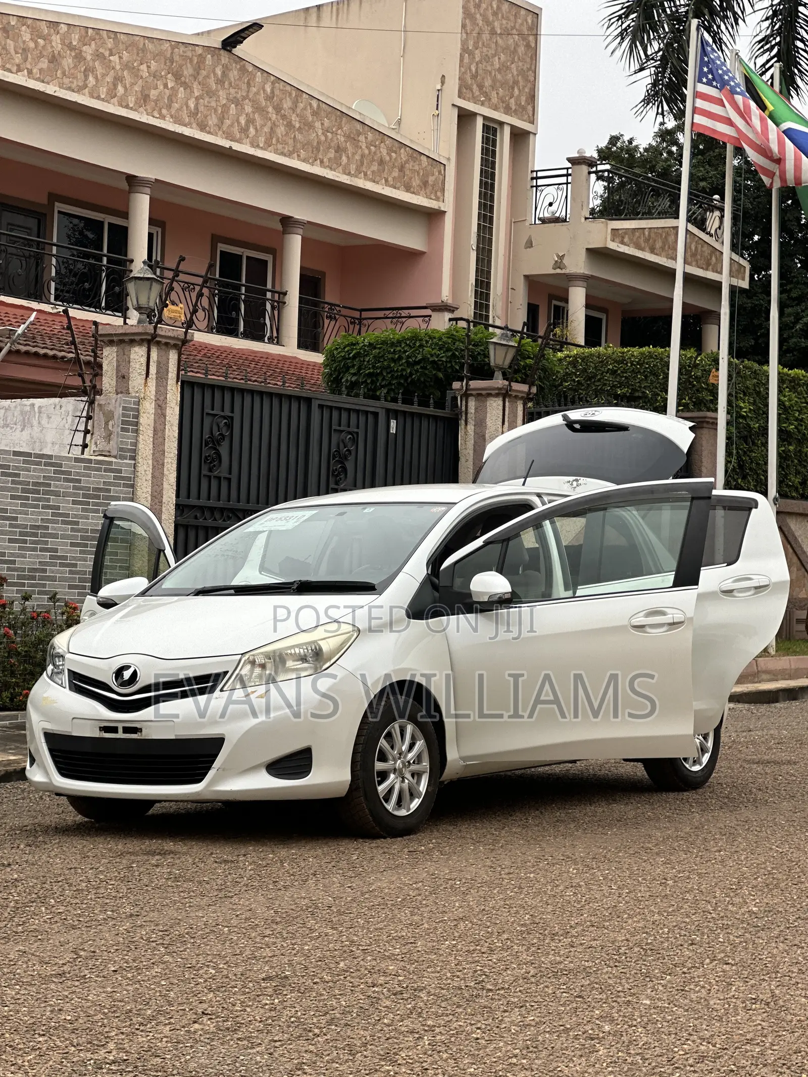 Toyota Vitz 1.3 FWD 3dr 2012 White