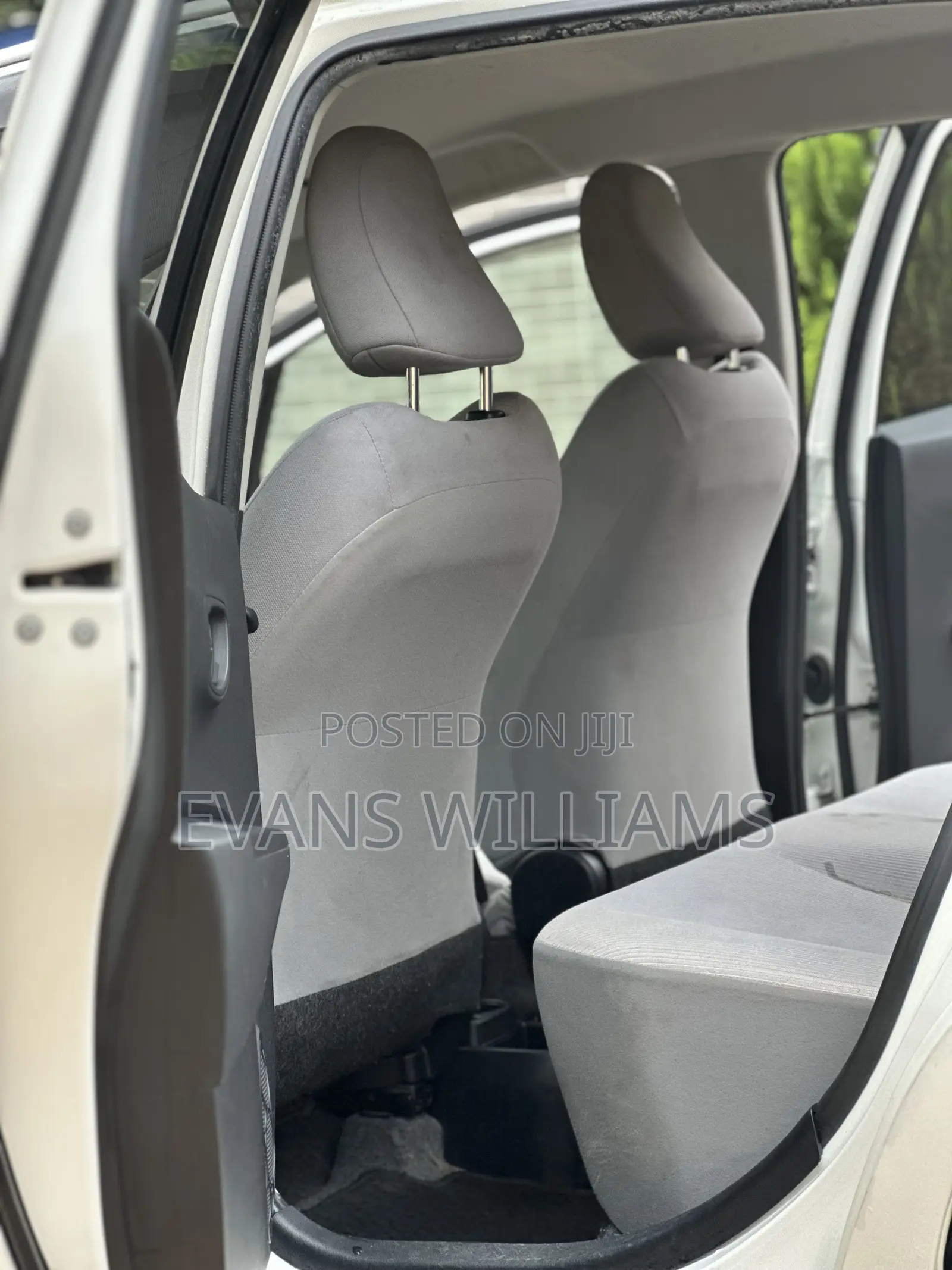 Toyota Vitz 1.3 FWD 3dr 2012 White