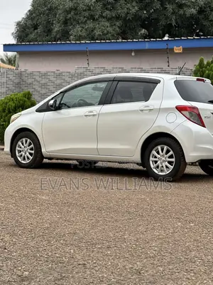 Toyota Vitz 1.3 FWD 3dr 2012 White