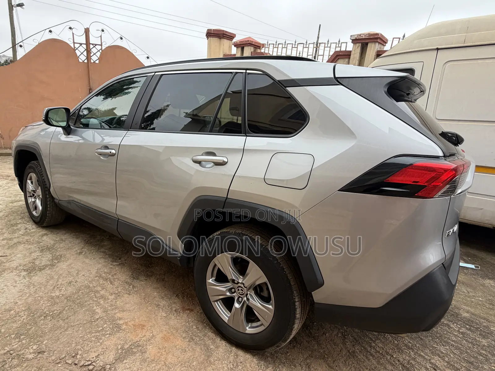 Toyota RAV4 XLE AWD 2023 Silver