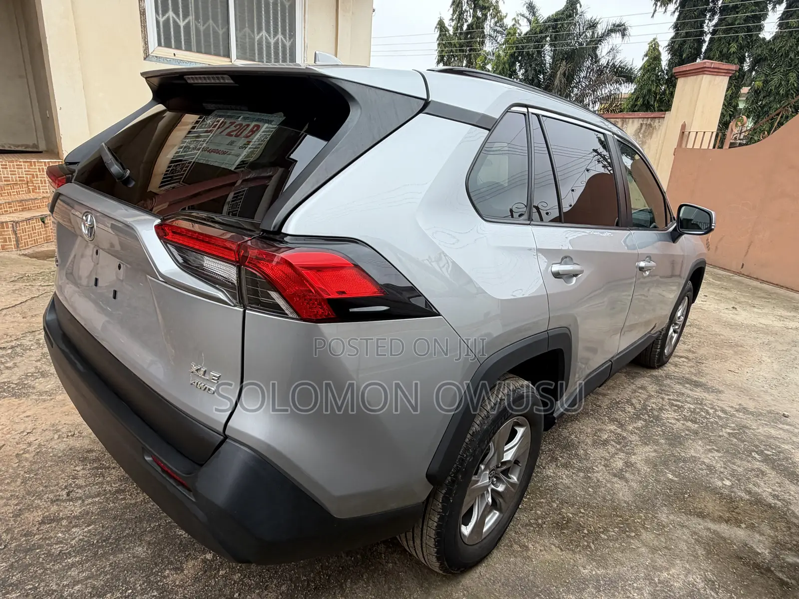 Toyota RAV4 XLE AWD 2023 Silver