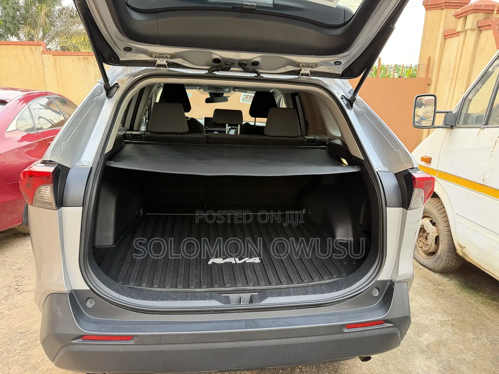 Toyota RAV4 XLE AWD 2023 Silver