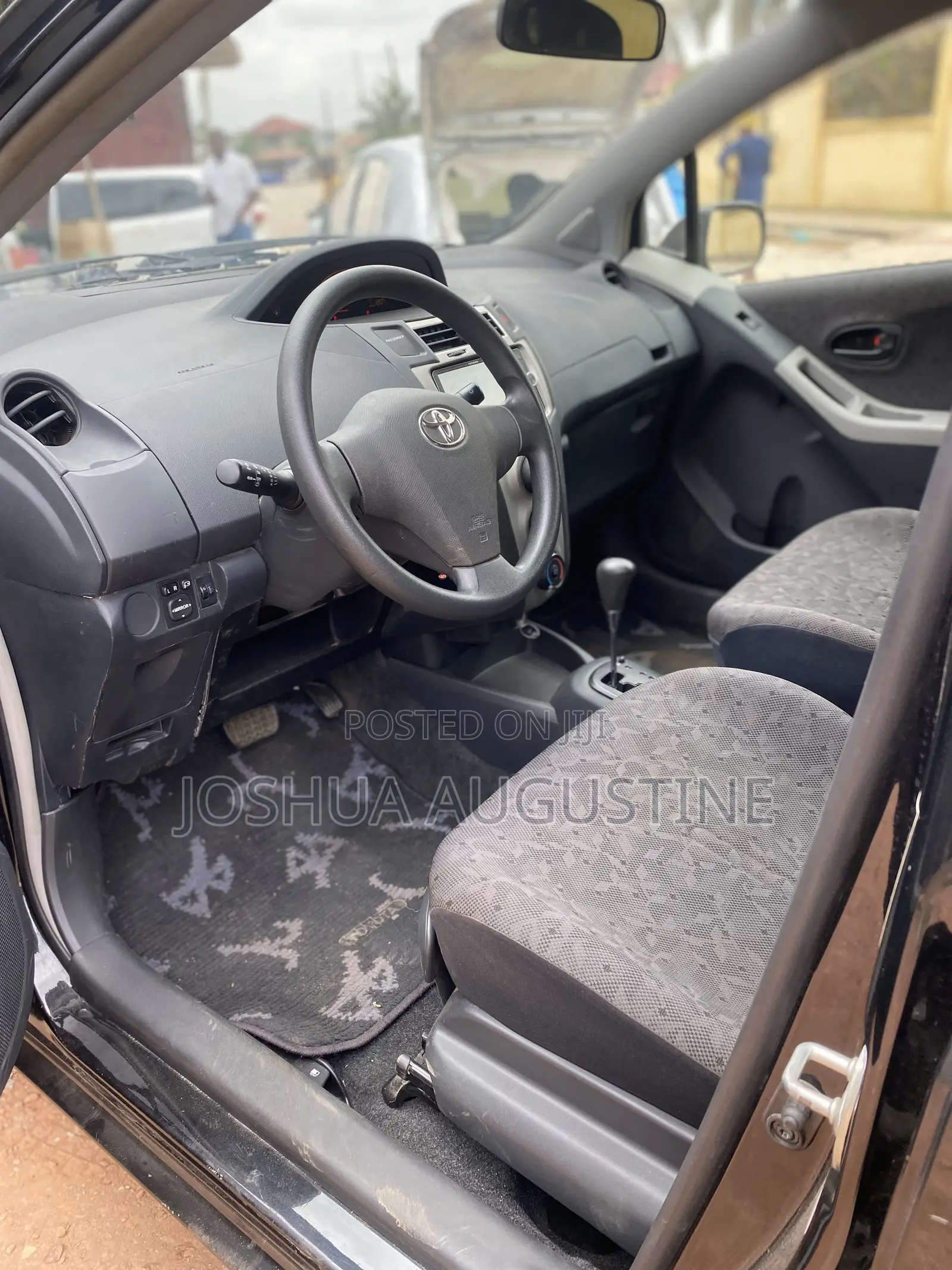 Toyota Vitz 2010 Black
