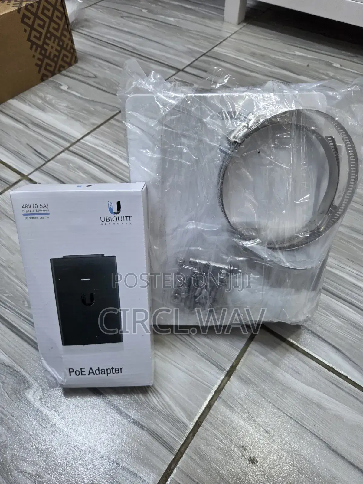 Grandstream GWN7660ELR Outdoor AX3000 Wi-Fi 6 + 48V PoE Adapter