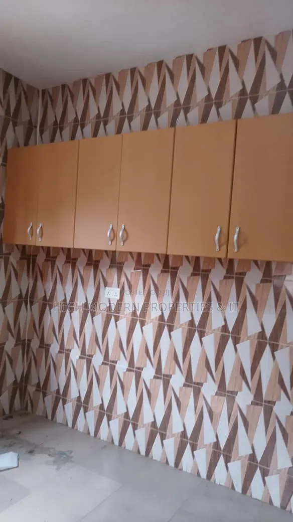 2bdrm Apartment in High Modern, New Town for rent