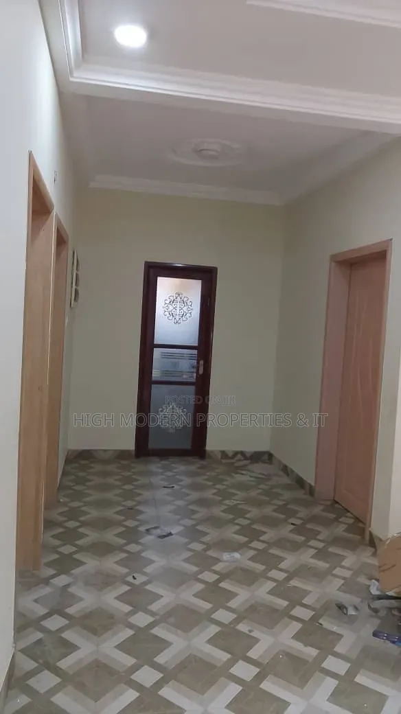 2bdrm Apartment in High Modern, New Town for rent