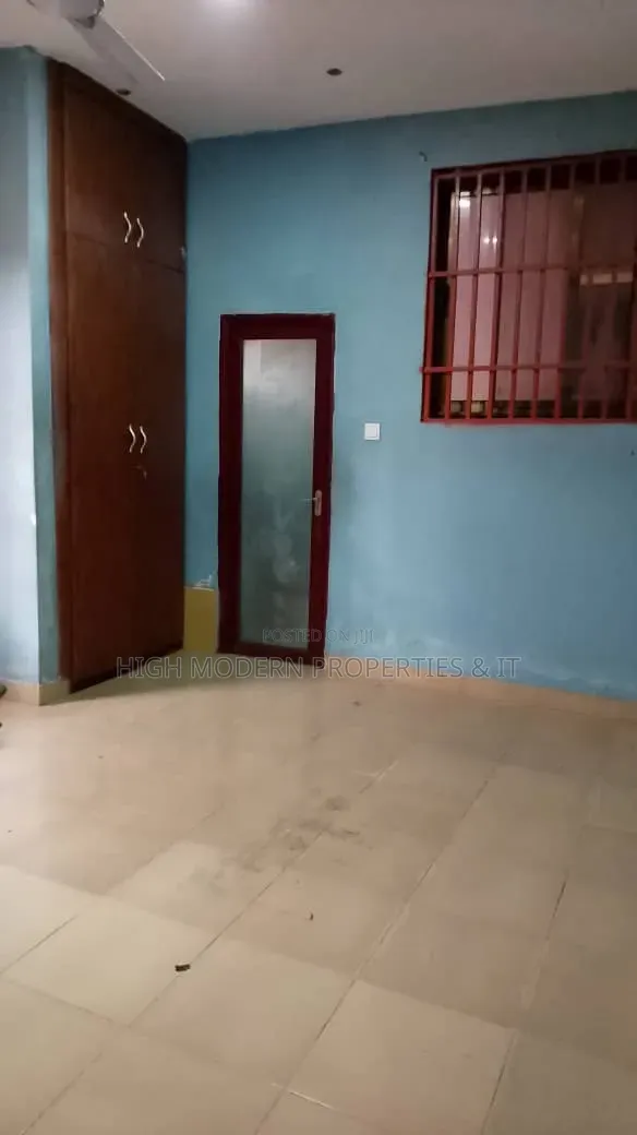 2bdrm Apartment in High Modern, New Town for rent