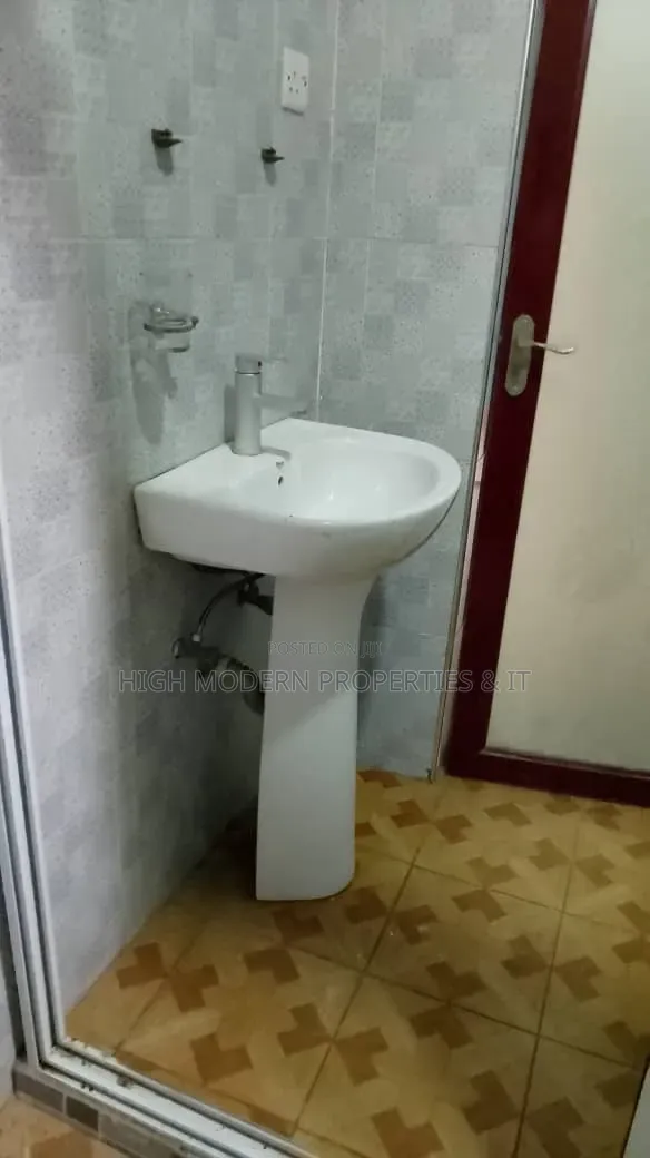 2bdrm Apartment in High Modern, New Town for rent