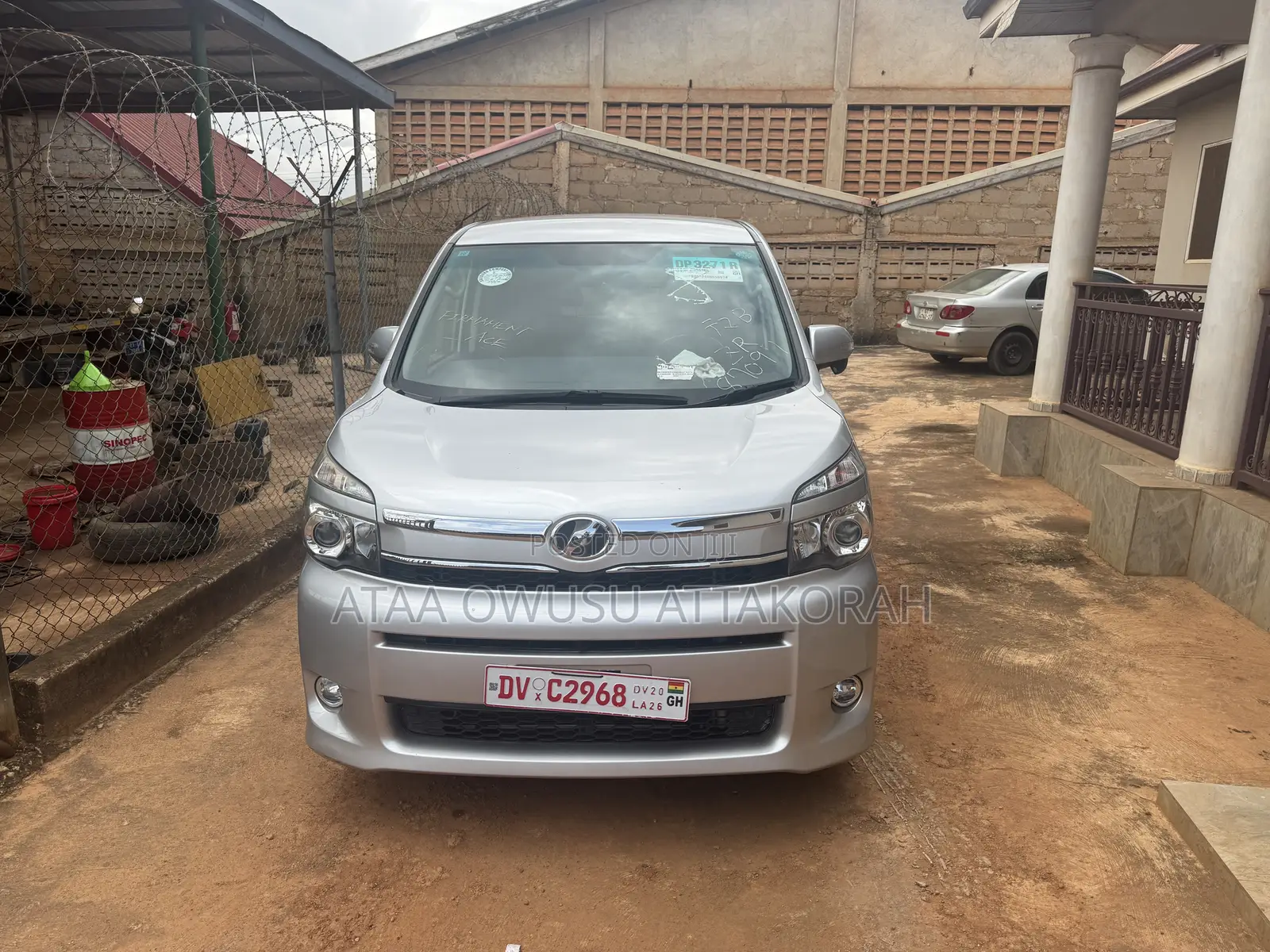 Toyota Voxy 2013 Silver