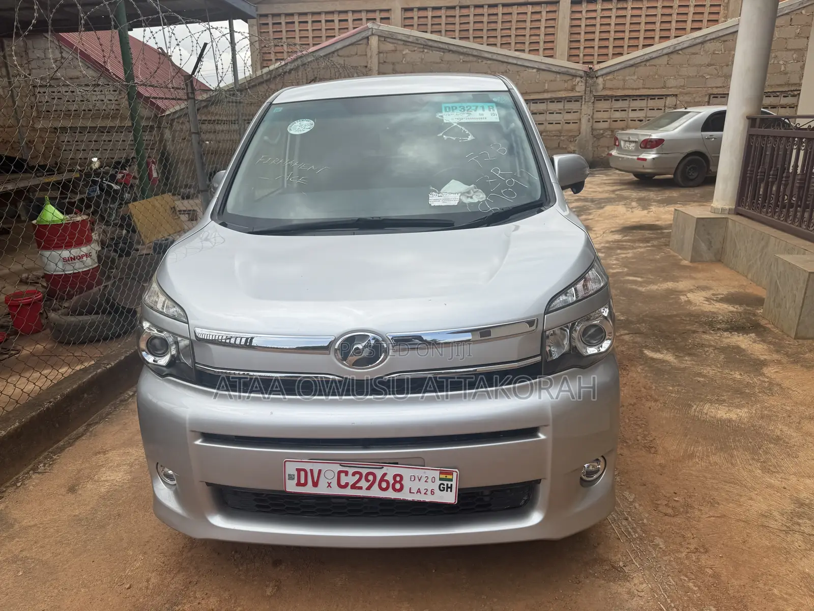 Toyota Voxy 2013 Silver