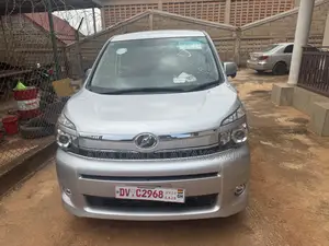 Toyota Voxy 2013 Silver