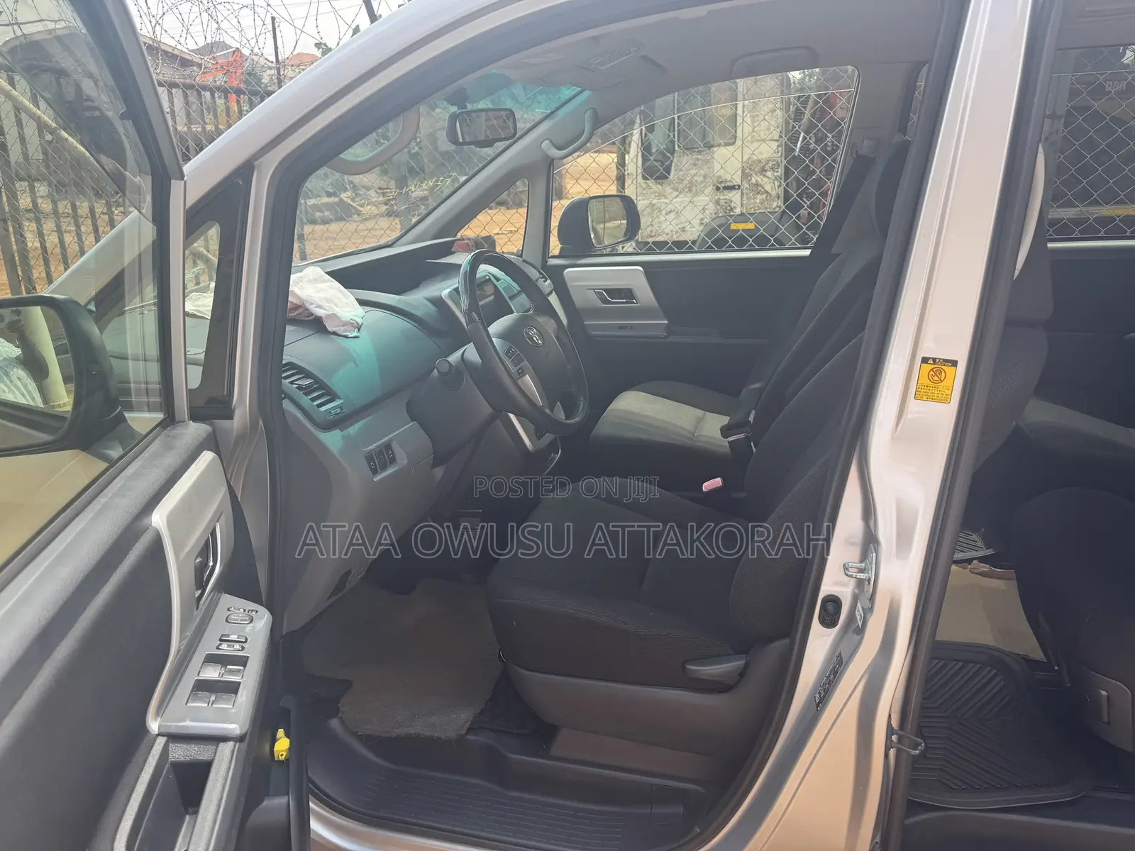 Toyota Voxy 2013 Silver