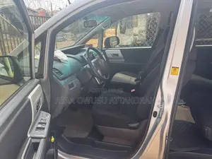 Toyota Voxy 2013 Silver